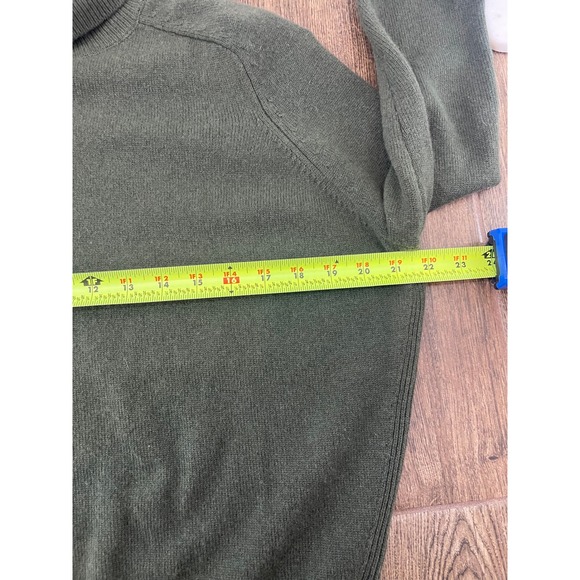 Vince 100% Cashmere Turtleneck Sweater Green Size S Quiet Money Preppy - Picture 11 of 13